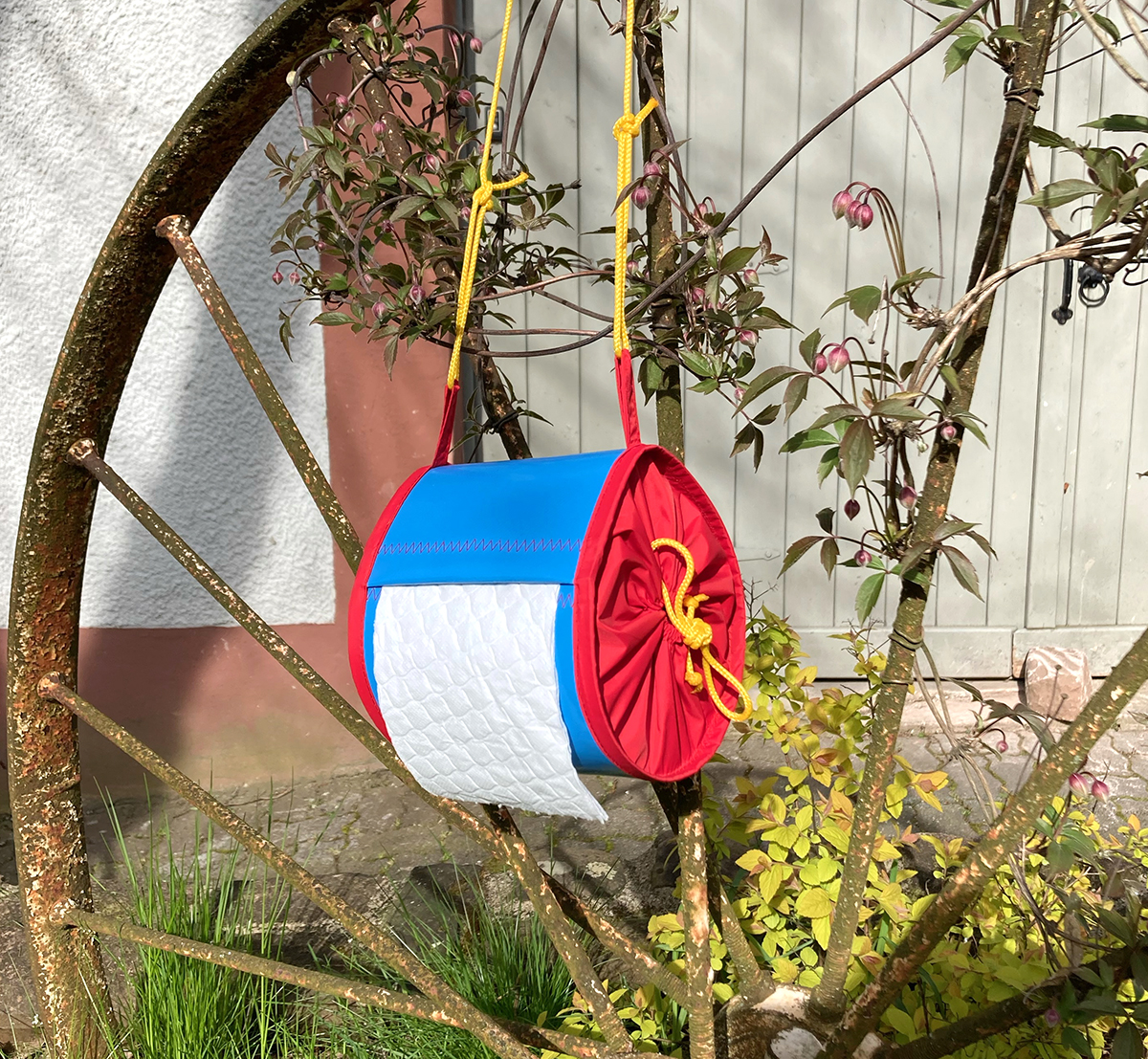 Klopapierrollenhalter zuschnüren