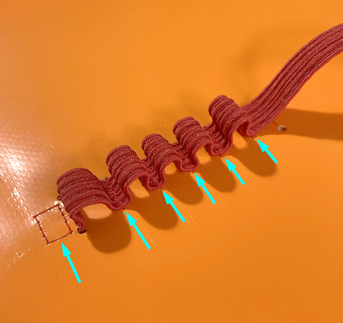 Gummiband festnähen