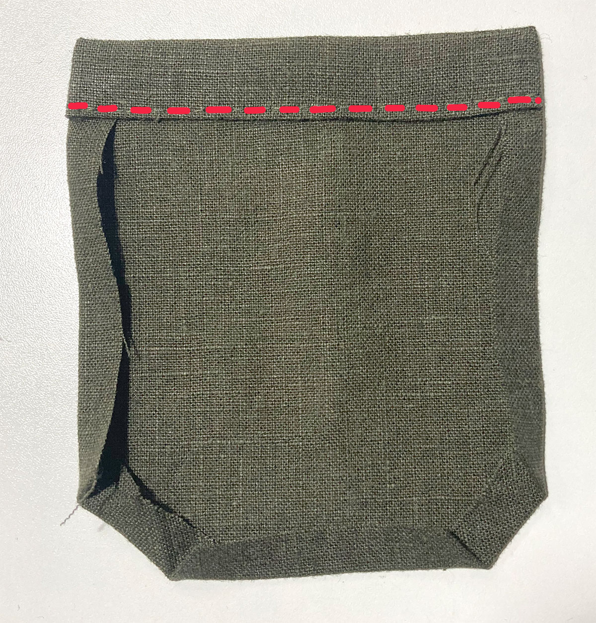Brusttasche säumen