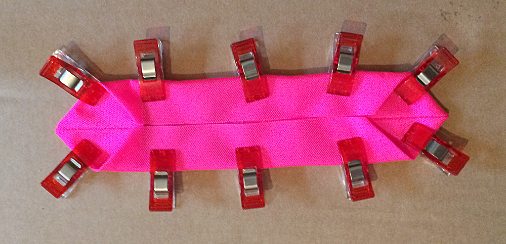 Die egenüber liegende Kante ebenso falten