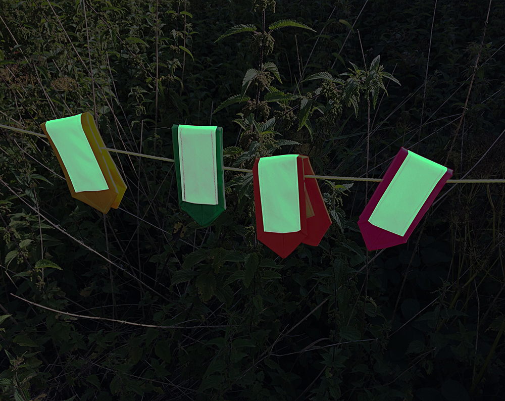 Leuchtfähnchen dunkel